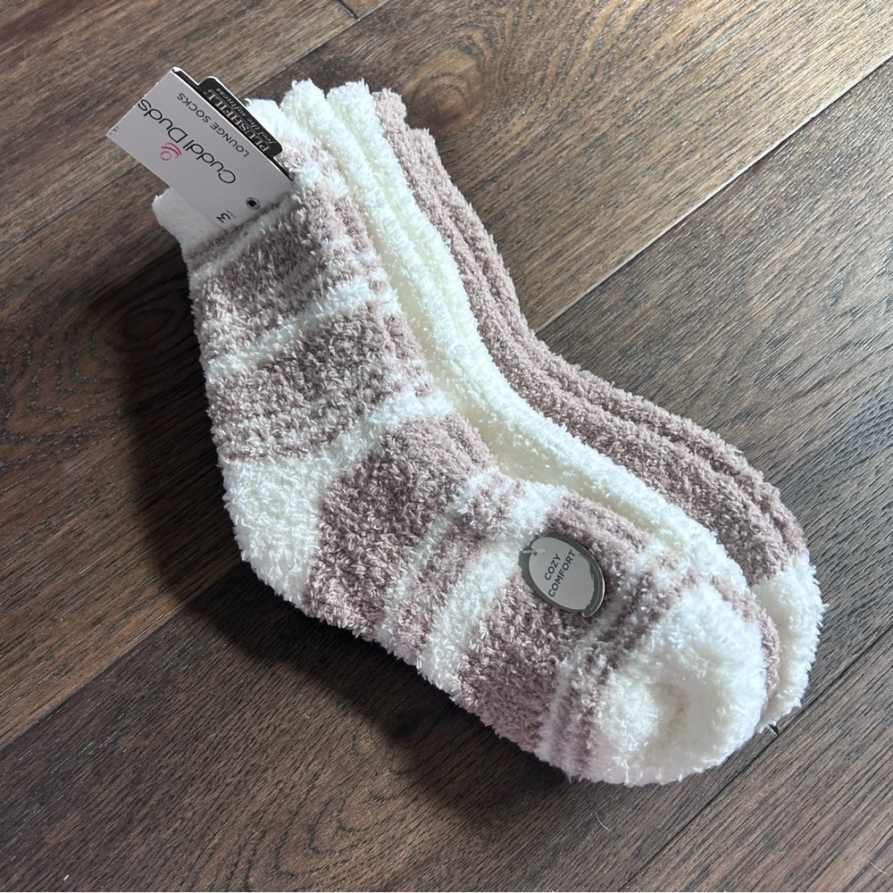 Cuddl Duds Plushfill Lounge Socks in Cream and Tan